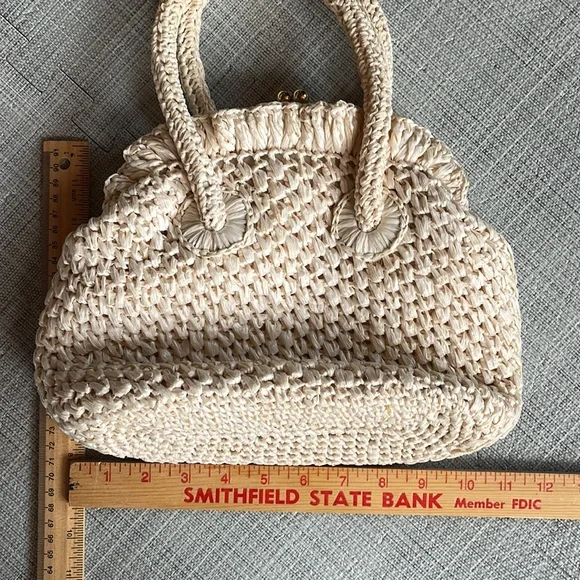 Elegant Cream Straw Woven Handbag - Picture 8 of 8